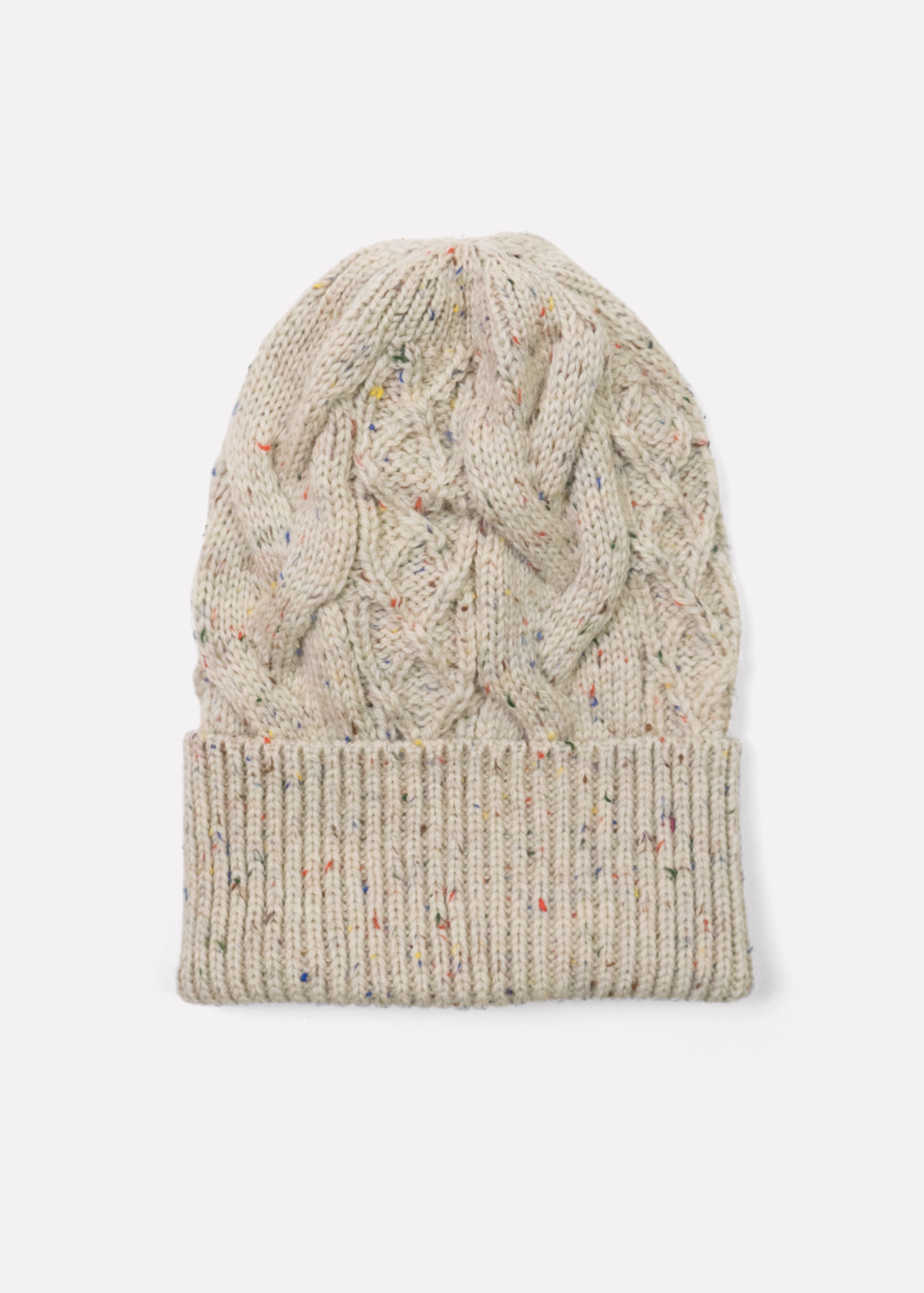 Cable knit hat, speckled natural