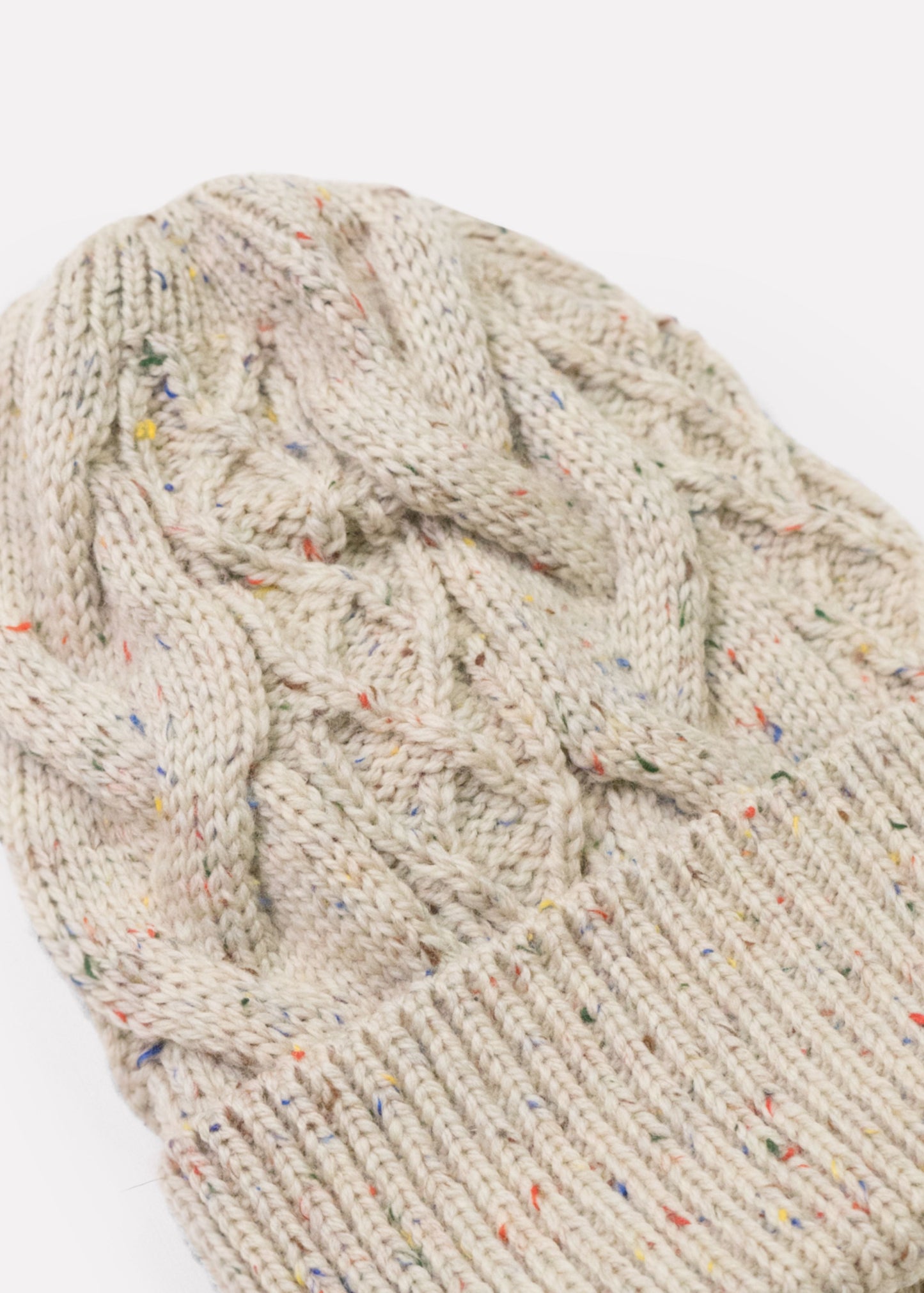 Cable knit hat, speckled natural