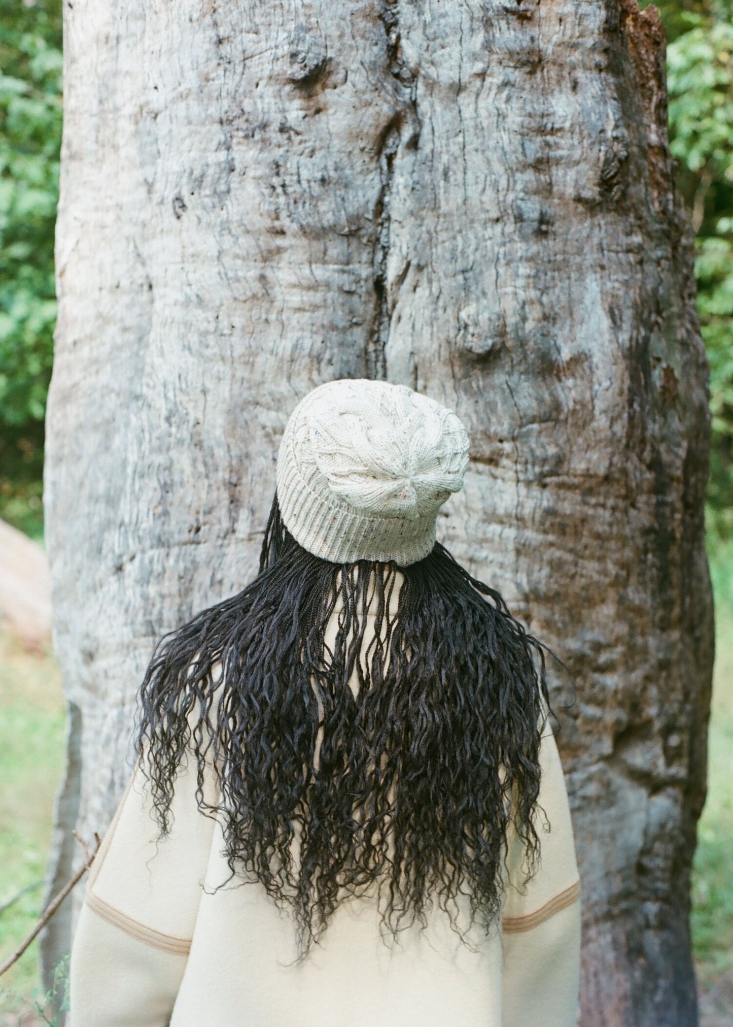 Cable knit hat, speckled natural