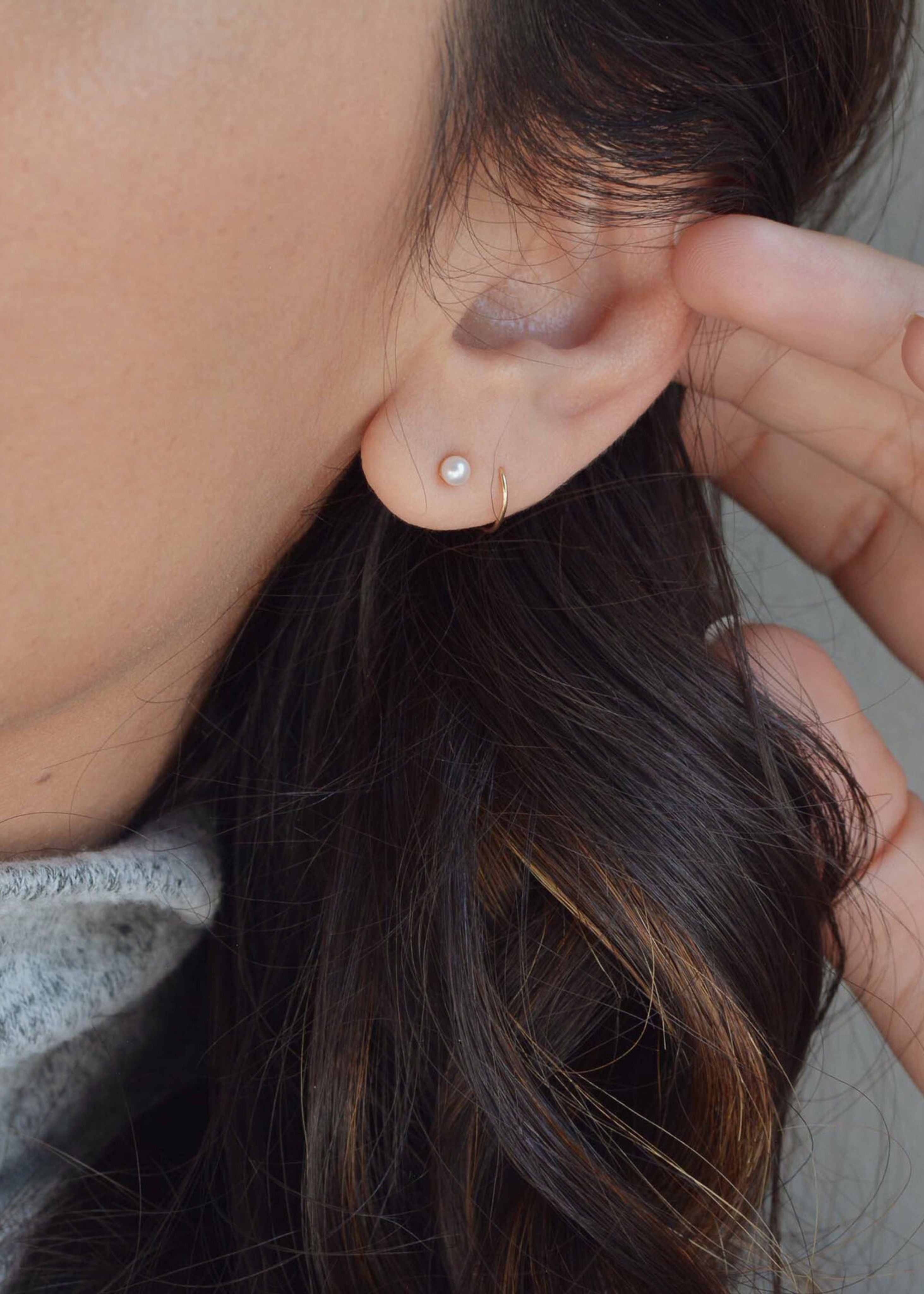 Mini pearl earrings