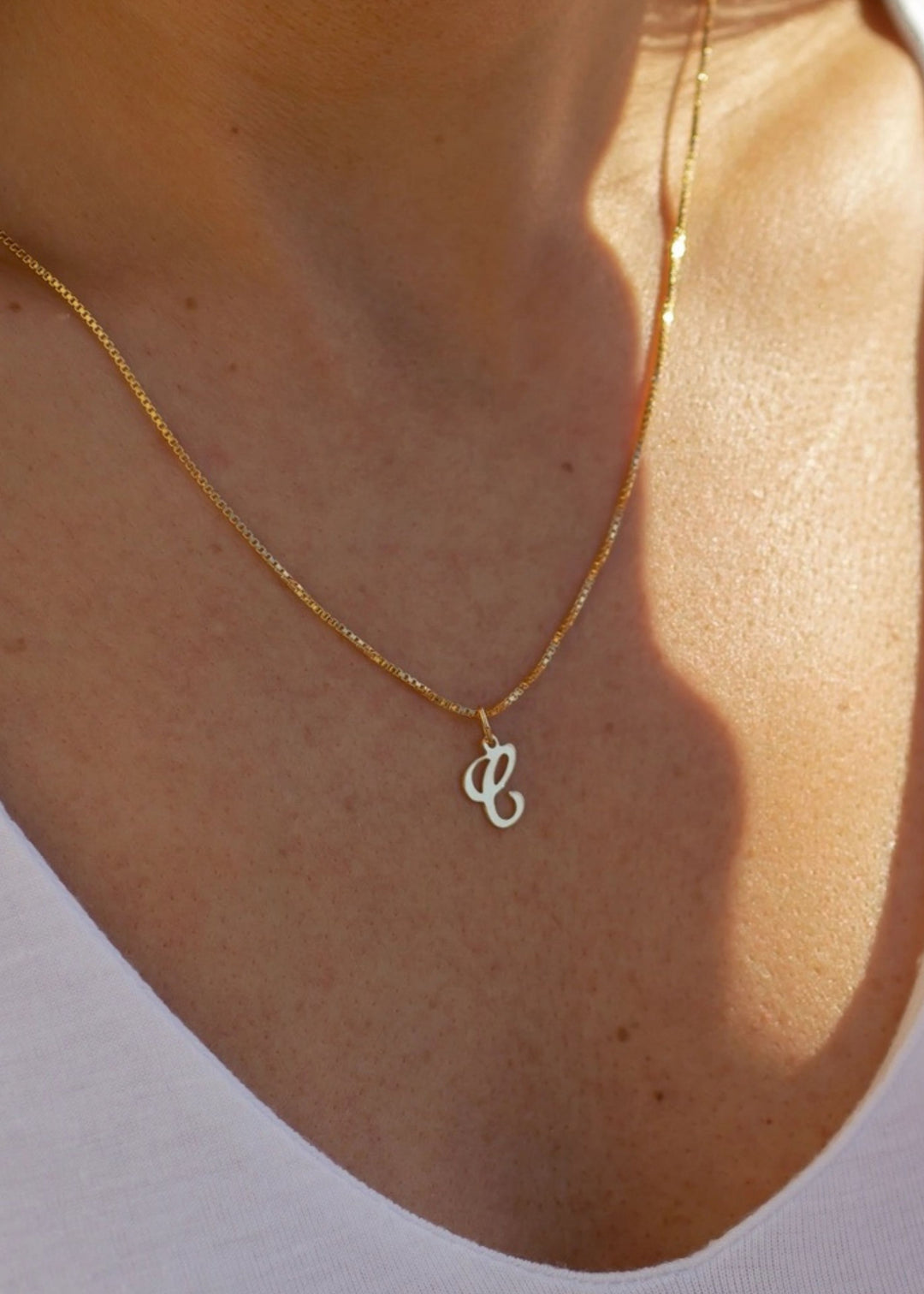 Cursive e necklace top