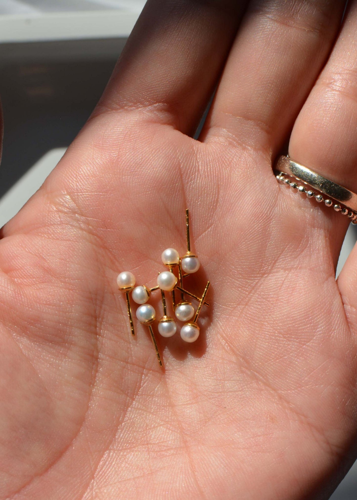 Mini pearl earrings